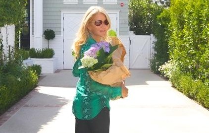 teri delivering hydrangeas in Manhattan Beach